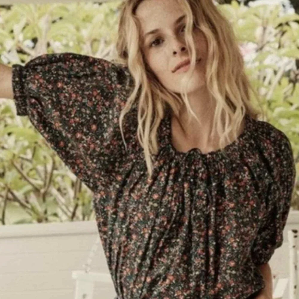 Doen Black Floral Puff-Sleeve Blouse